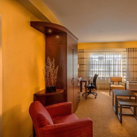 Courtyard By Marriott Charleston Downtown/Civic Center Hotell Exteriör bild