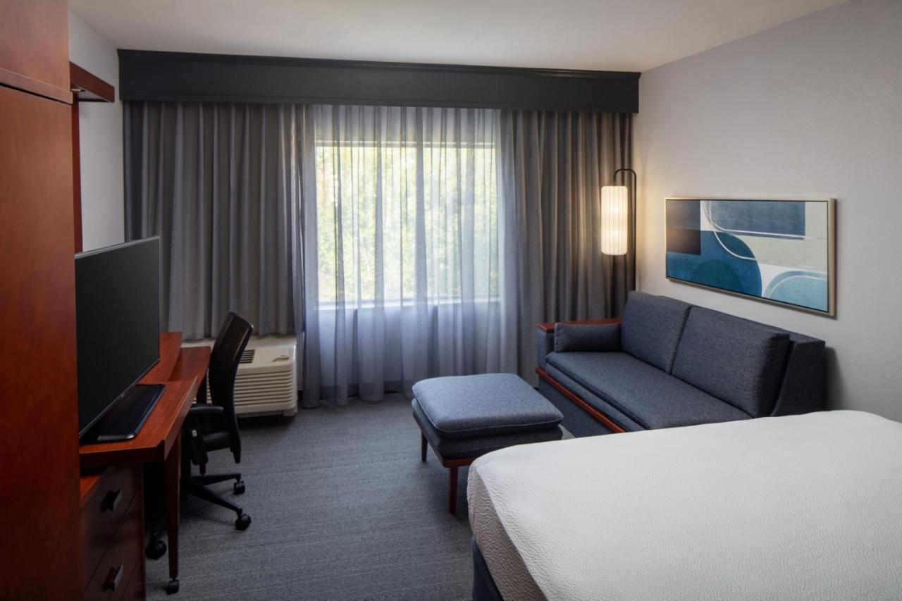 Courtyard By Marriott Charleston Downtown/Civic Center Hotell Exteriör bild