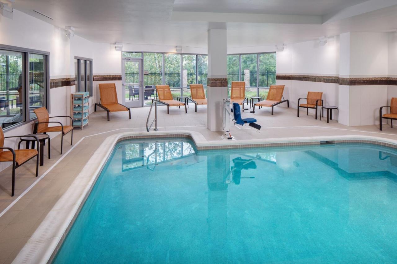 Courtyard By Marriott Charleston Downtown/Civic Center Hotell Exteriör bild