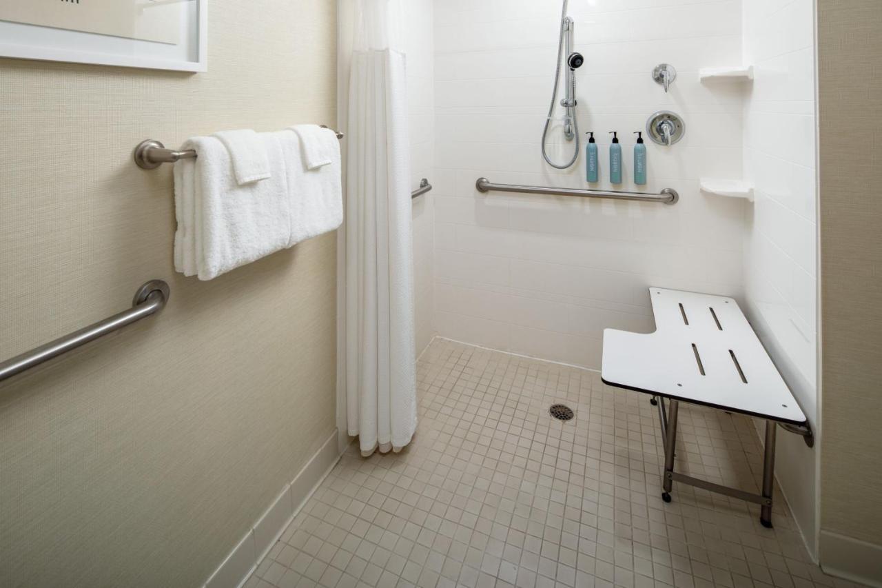 Courtyard By Marriott Charleston Downtown/Civic Center Hotell Exteriör bild