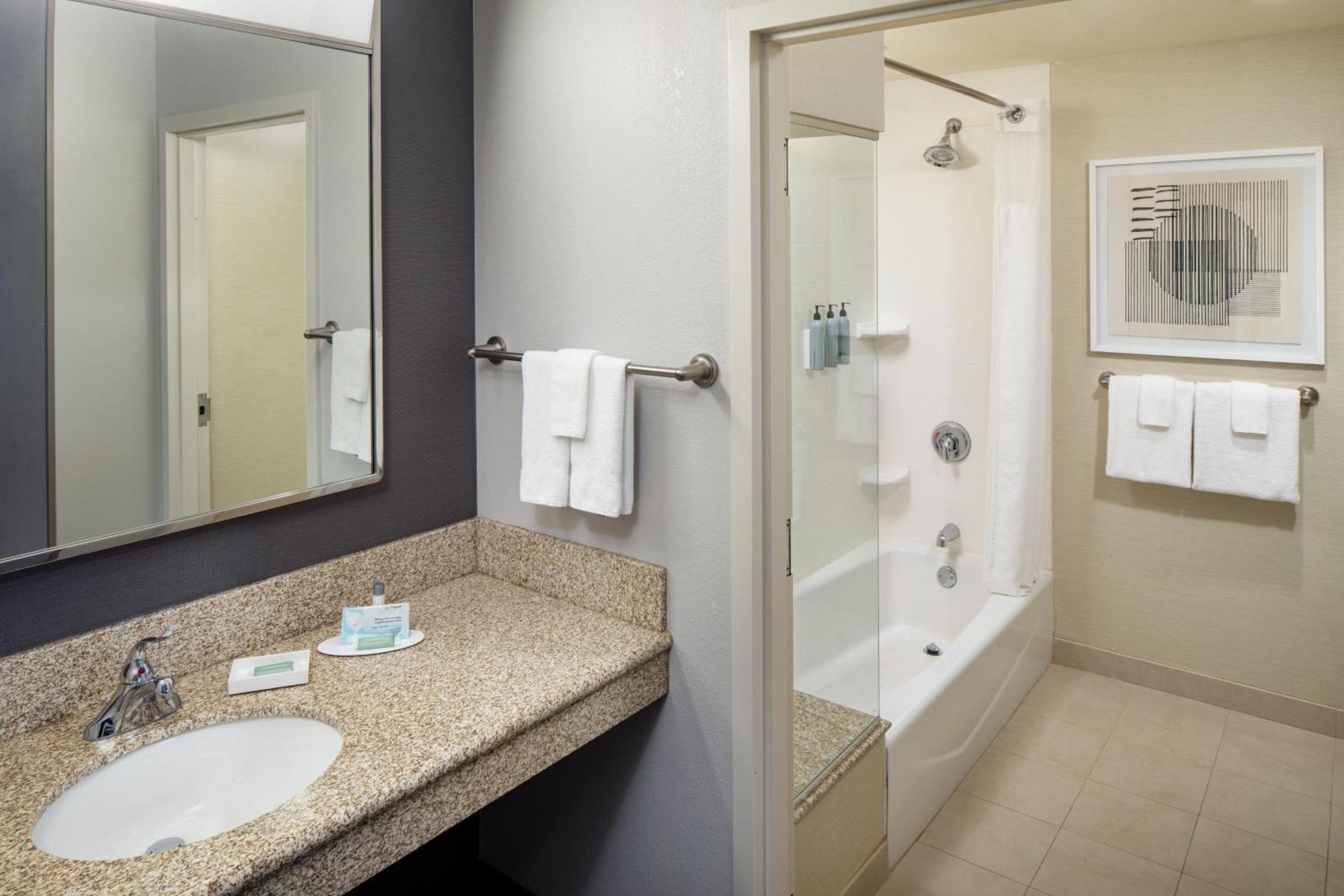 Courtyard By Marriott Charleston Downtown/Civic Center Hotell Exteriör bild