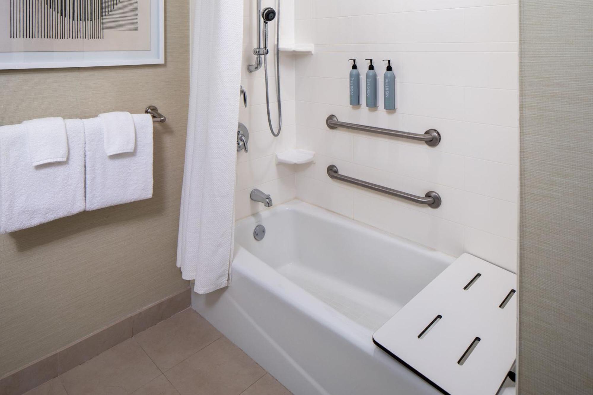 Courtyard By Marriott Charleston Downtown/Civic Center Hotell Exteriör bild