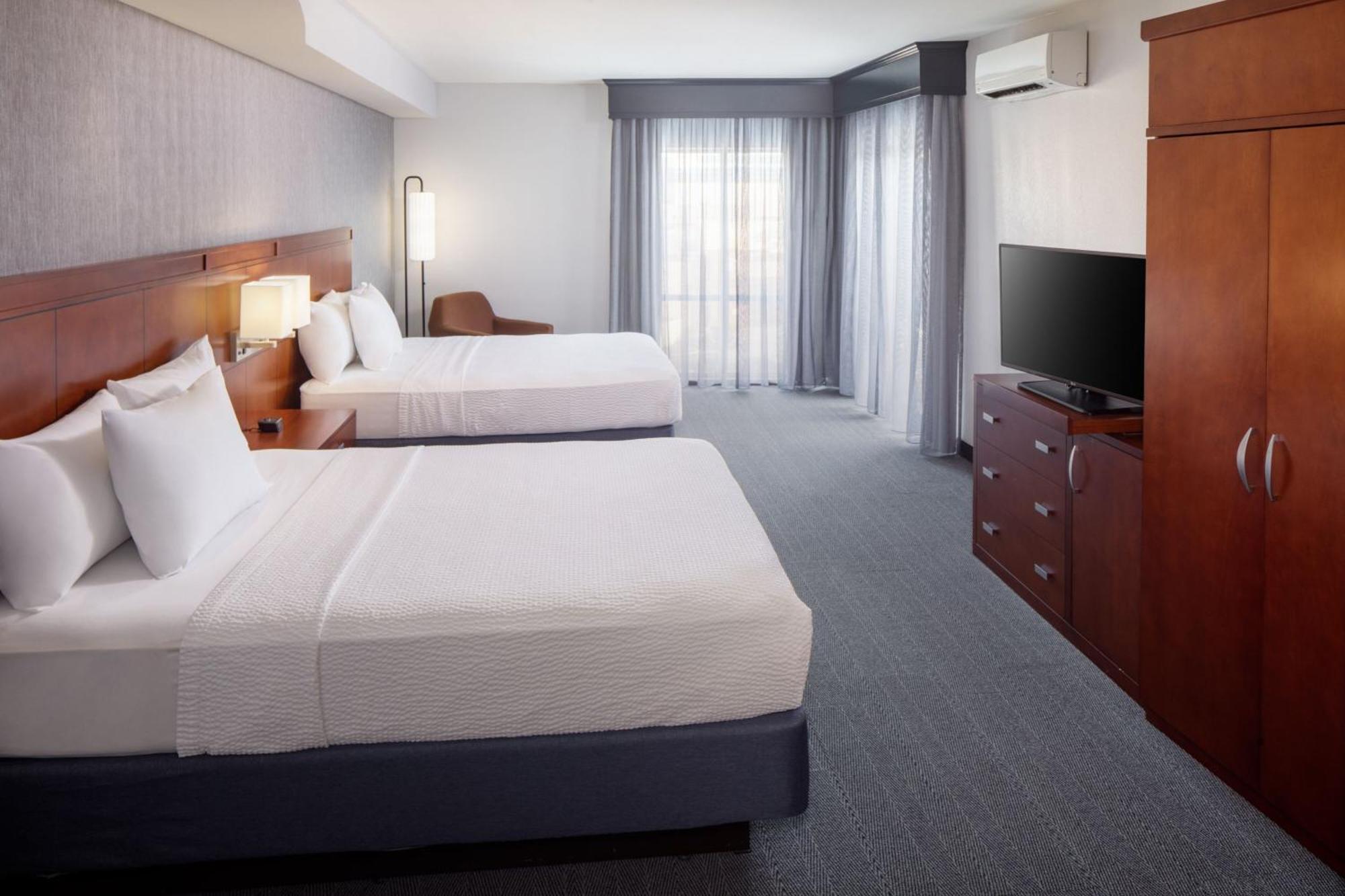 Courtyard By Marriott Charleston Downtown/Civic Center Hotell Exteriör bild