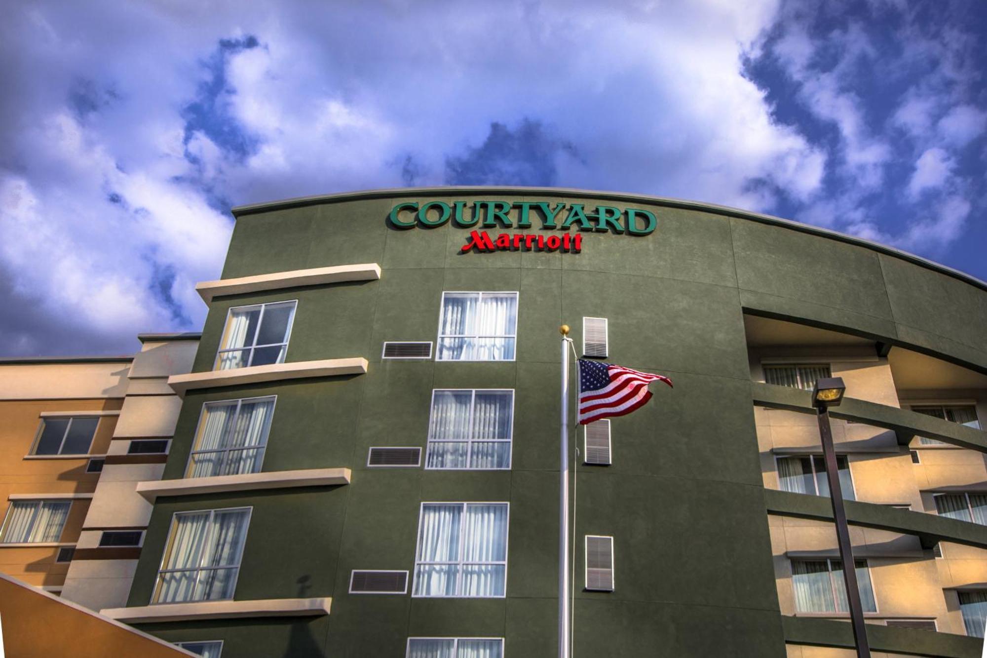 Courtyard By Marriott Charleston Downtown/Civic Center Hotell Exteriör bild