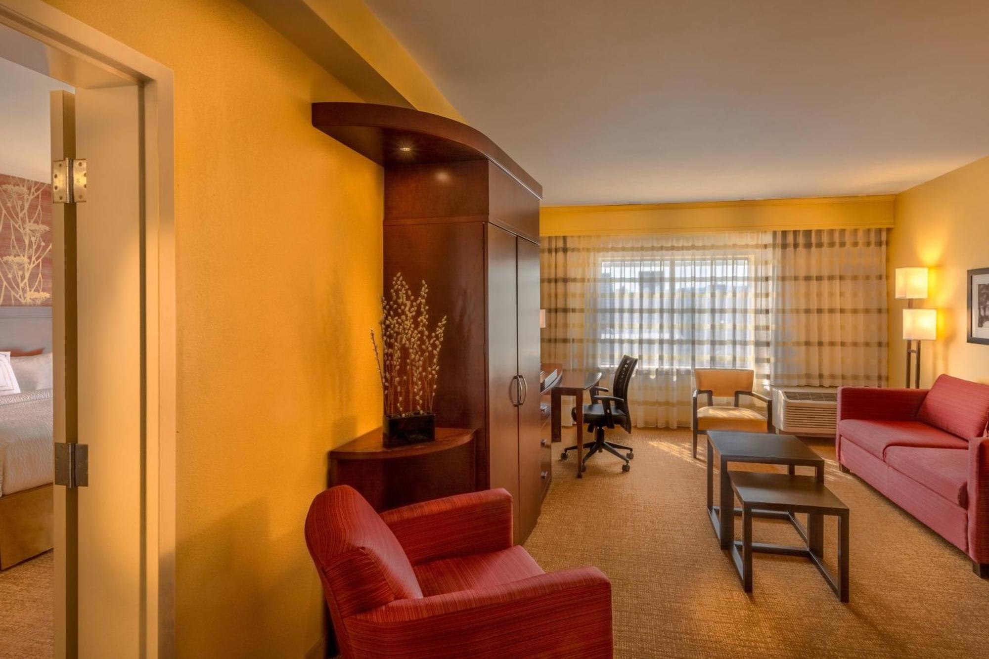 Courtyard By Marriott Charleston Downtown/Civic Center Hotell Exteriör bild