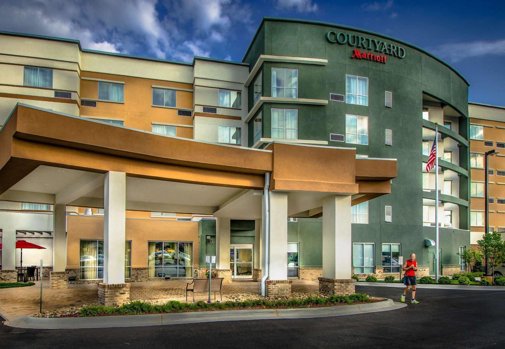 Courtyard By Marriott Charleston Downtown/Civic Center Hotell Exteriör bild