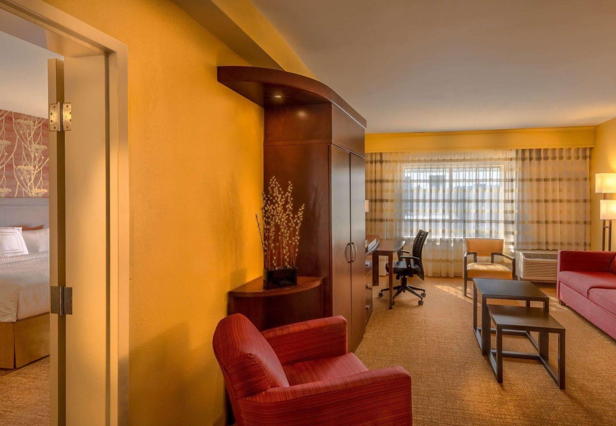Courtyard By Marriott Charleston Downtown/Civic Center Hotell Exteriör bild