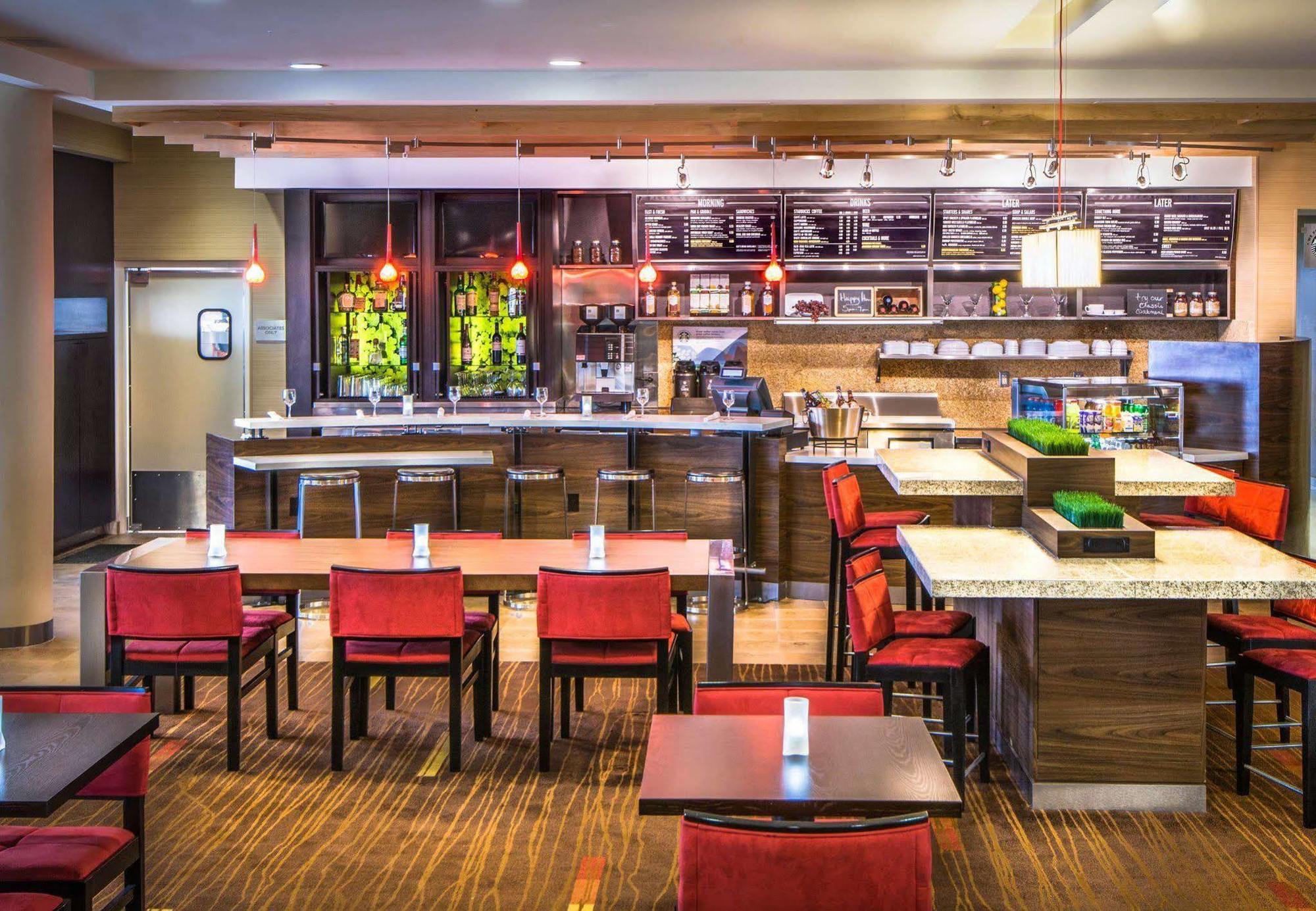 Courtyard By Marriott Charleston Downtown/Civic Center Hotell Exteriör bild